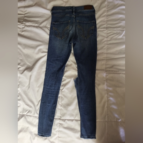 Hollister Distressed Dark Wash High Rise Skinny Jeans - Picture 4 of 5
